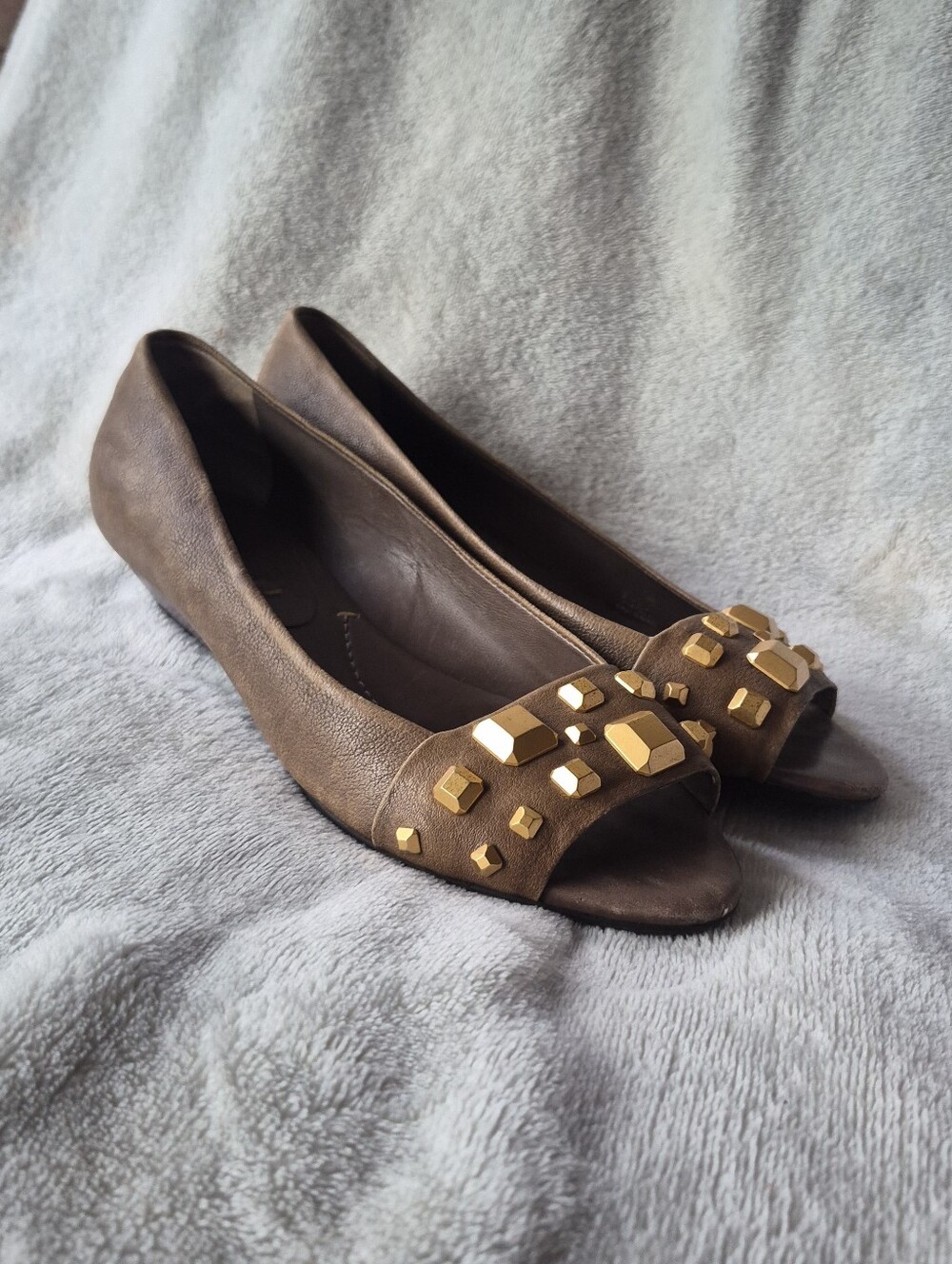 BCBGMAXAZRIA Brown Lena Flats Studded 8B